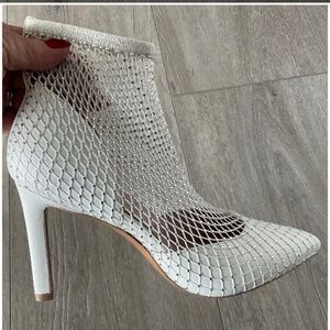 PNIA TORNAI Liebe Rhinestone Netting  Pointed Toe Pumps White Size 7 NWOT